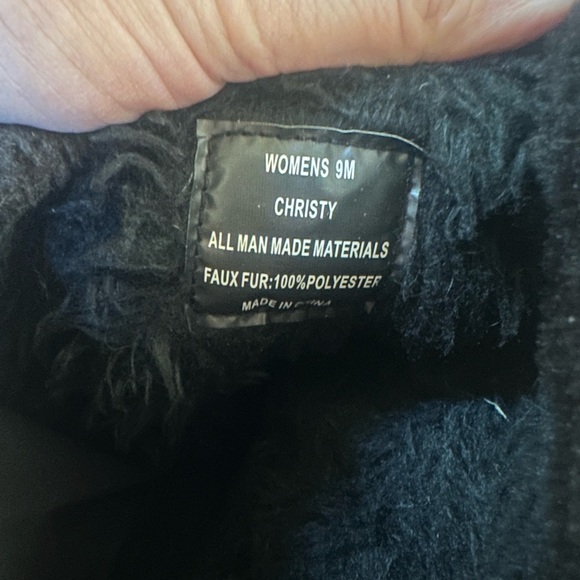 Tundra Christy Black Faux Fur Boots - Picture 2 of 7